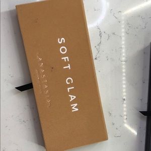 Anastasia Beverly Hills SOFT GLAM palette.